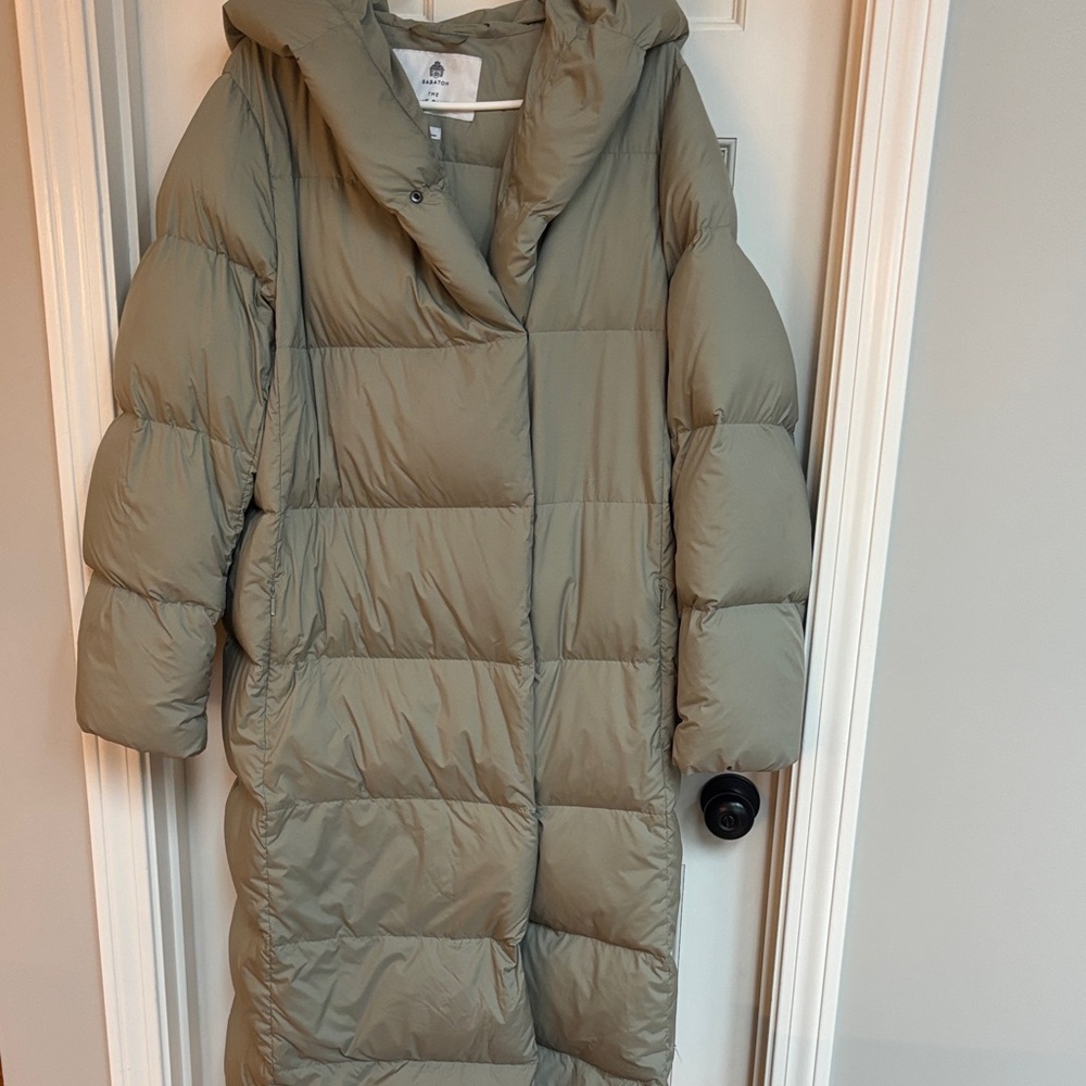 Aritzia Babaton Duvet Puffer in Olive so cozy and comfortable to wear!